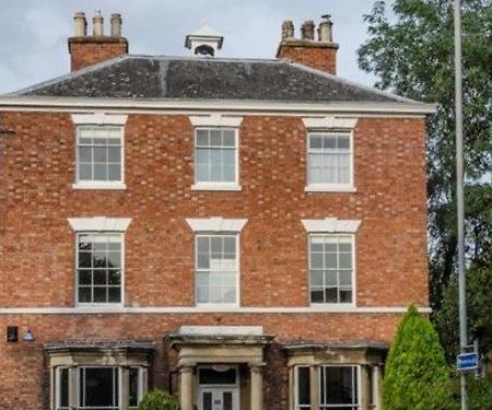 Newark upon Trent The Lions Bed & Breakfast エクステリア 写真