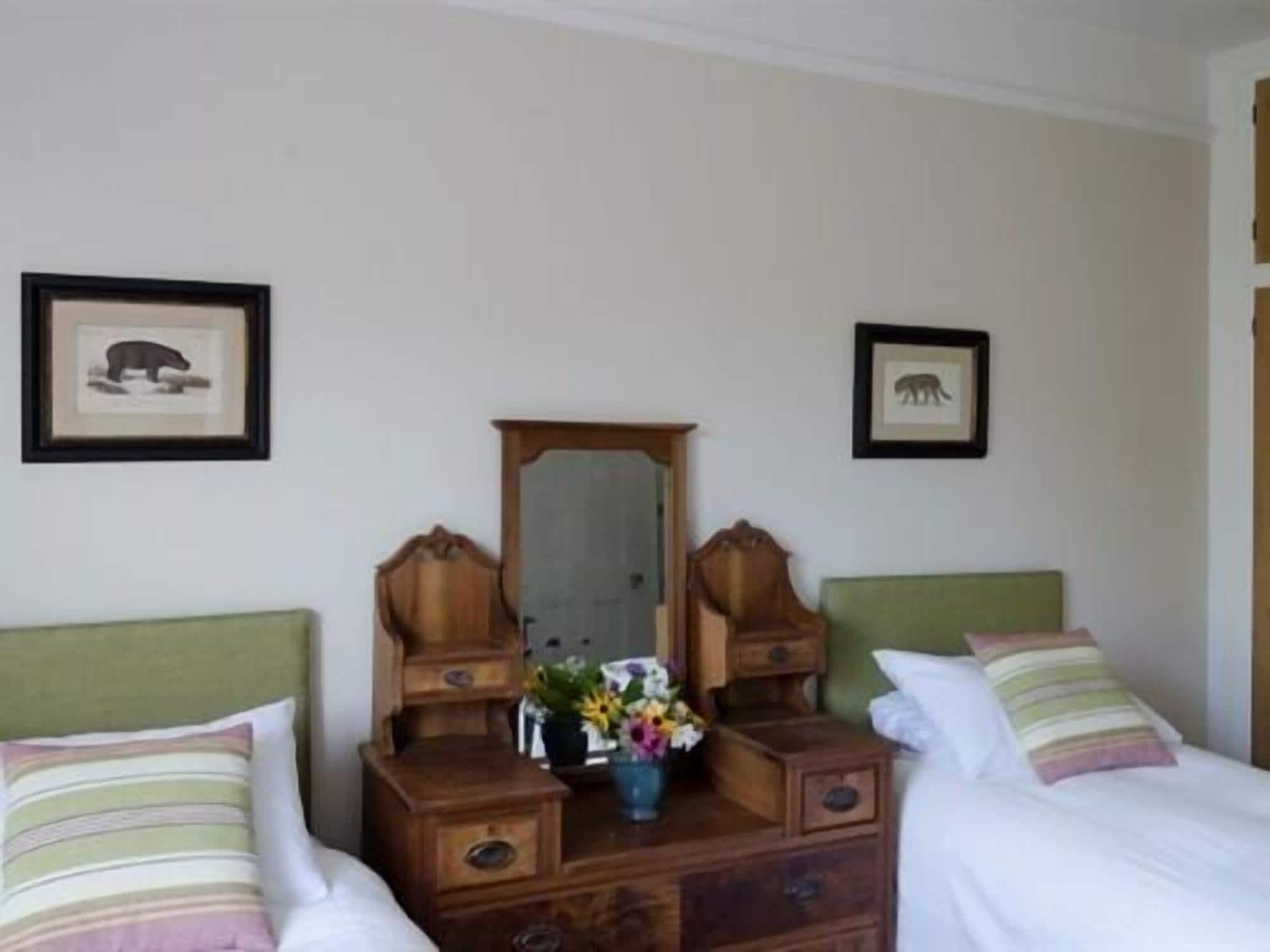 Newark upon Trent The Lions Bed & Breakfast エクステリア 写真